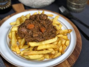 stoof van varkenswangen met rode wijn