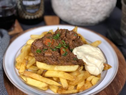 varkenswangen stoof met friet en mayo