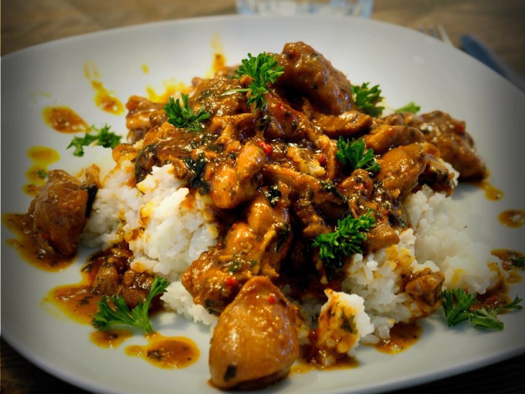 kruidige kip in kokosmelk. 20 beste recepten 