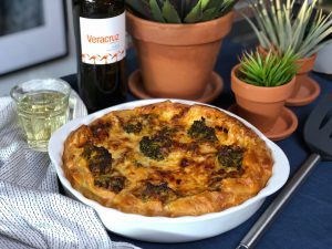 hartige taart met broccoli en paprika