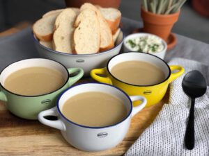 romige soep van aspergeschillen