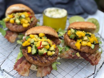 kipburgers met mangosalsa
