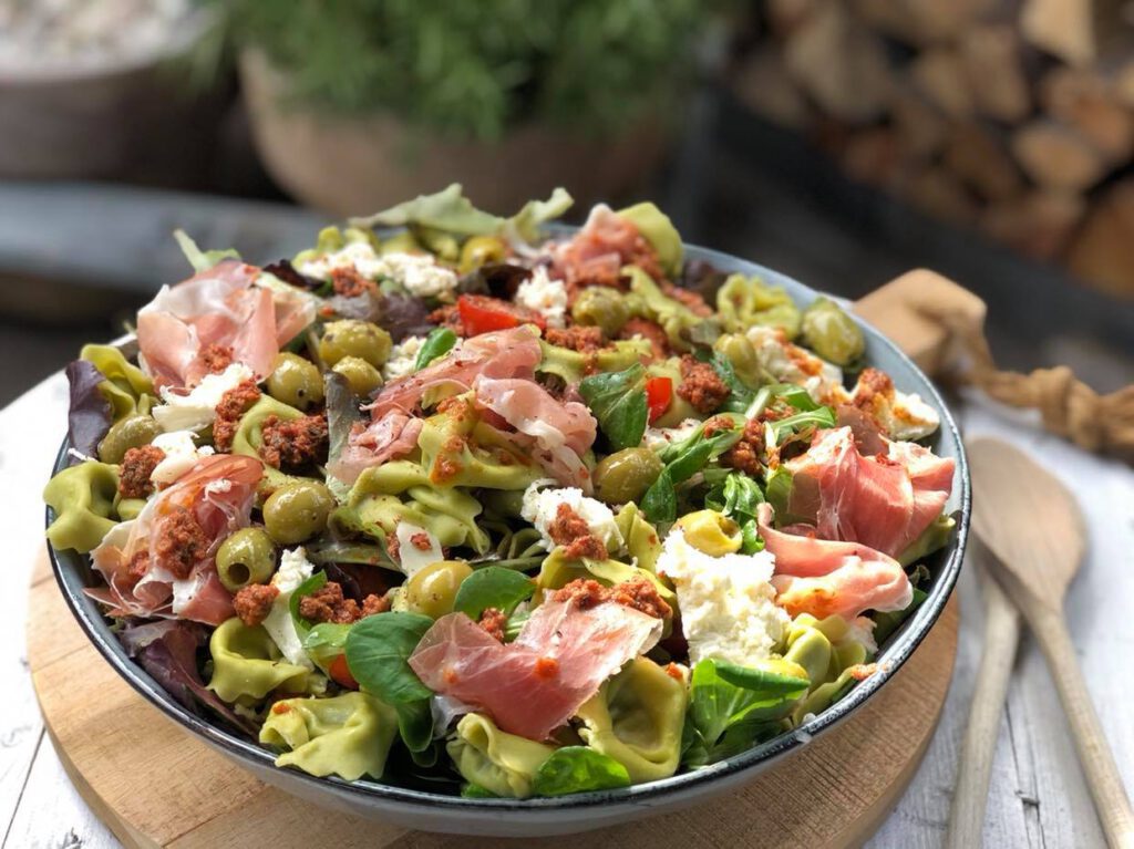 salade met tortellini en rode pesto