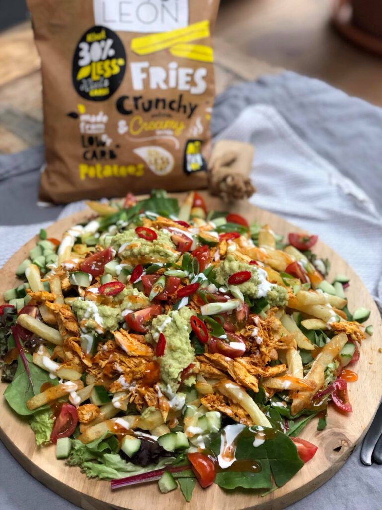 friet met pulled chicken en chilisaus