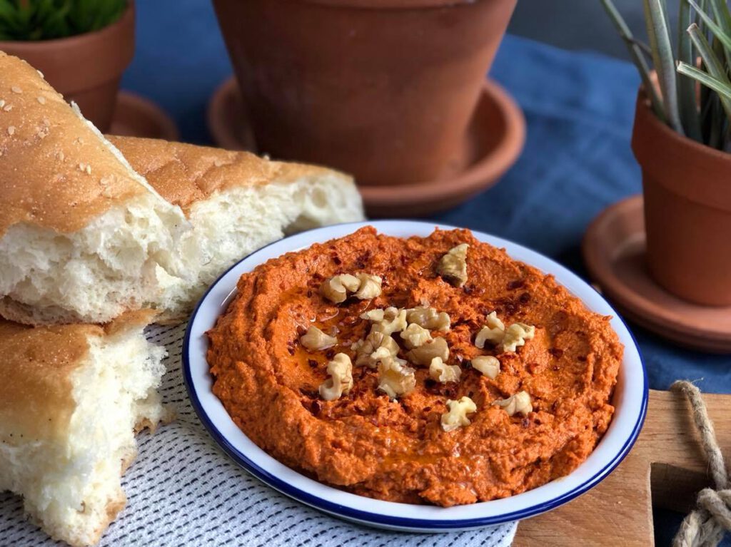 15 x salades op toast: muhammara, een Libanese dip
