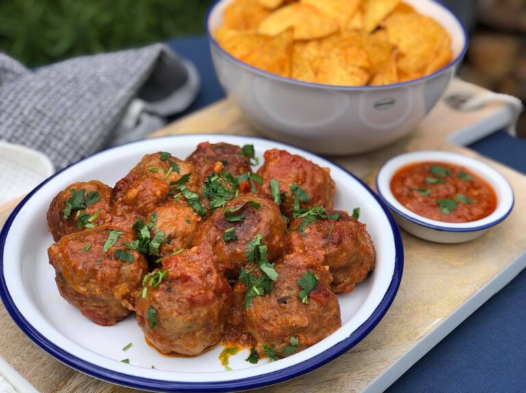 Mexicaanse gehaktballetjes in salsa saus
