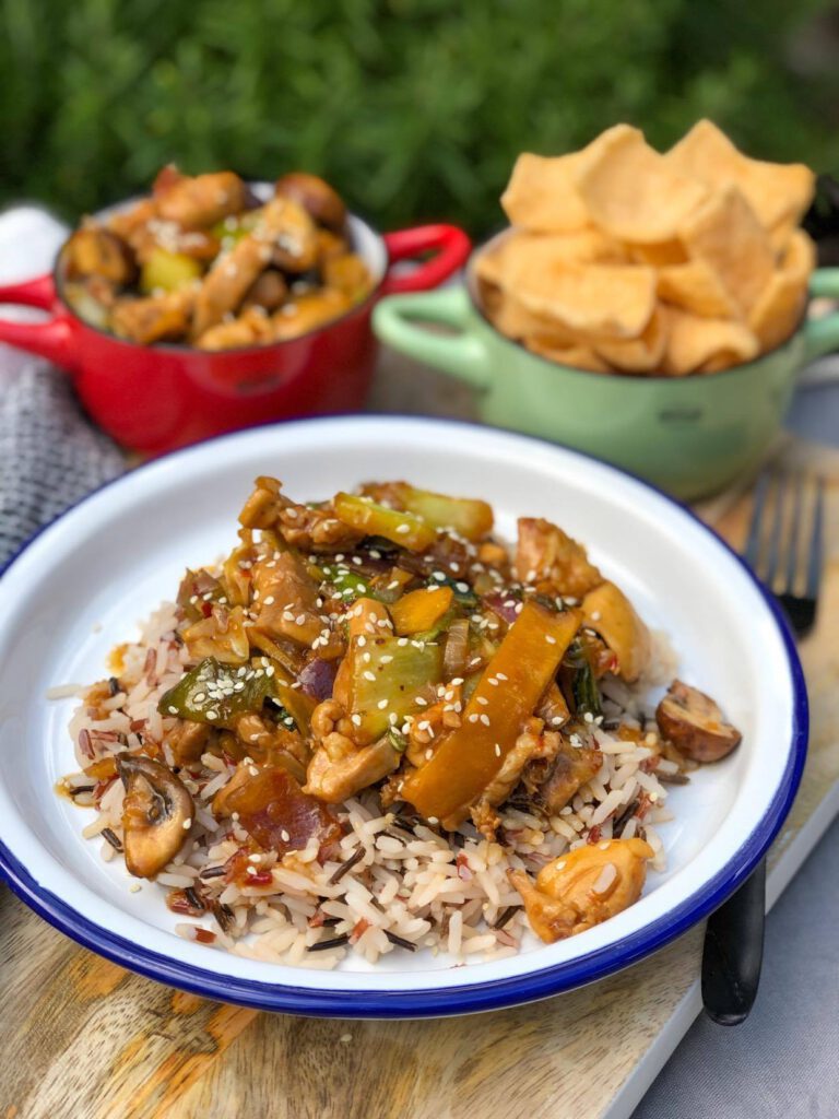 kip in chilisaus met wokgroenten