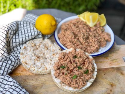 simpele tonijnsalade met Italiaanse kruiden en tomatenpuree