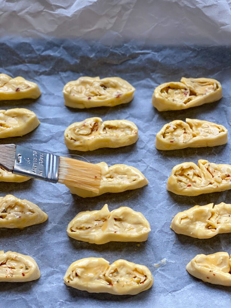 stap voor stap kaasvlinders maken