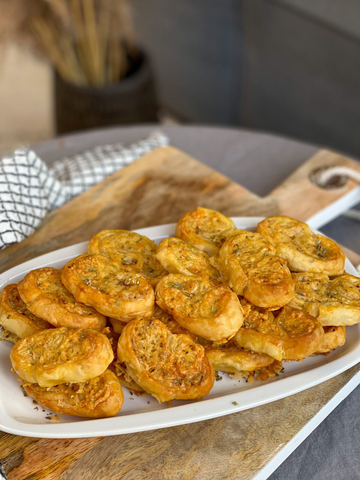 kaasvlinders zelf maken van bladerdeeg