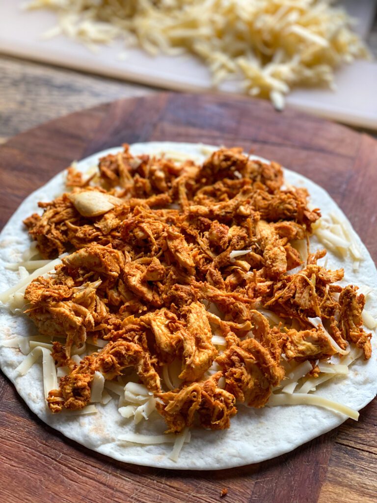 quesadilla's maken met pittige pulled chicken