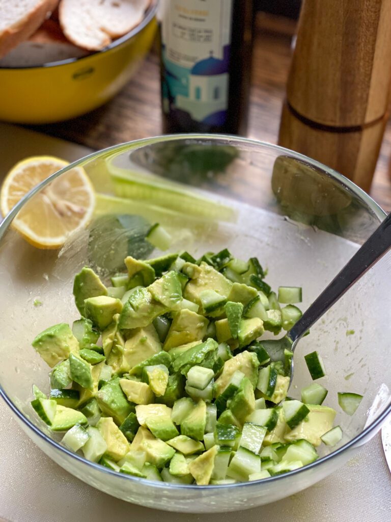 avocado met komkommer