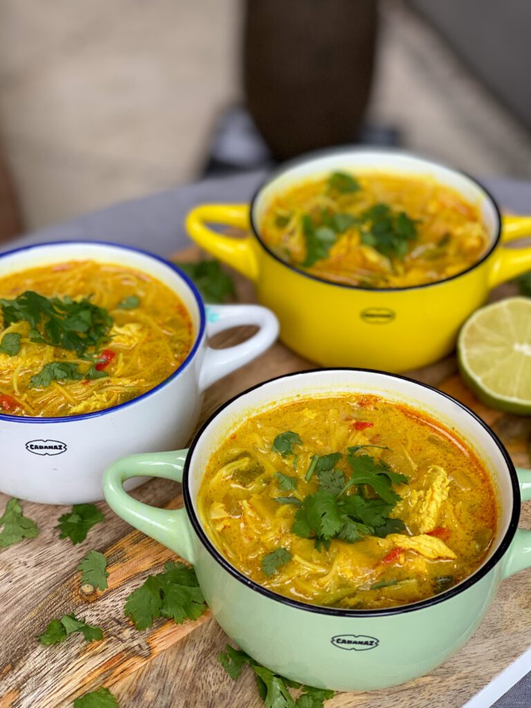 kruidige currysoep met kip