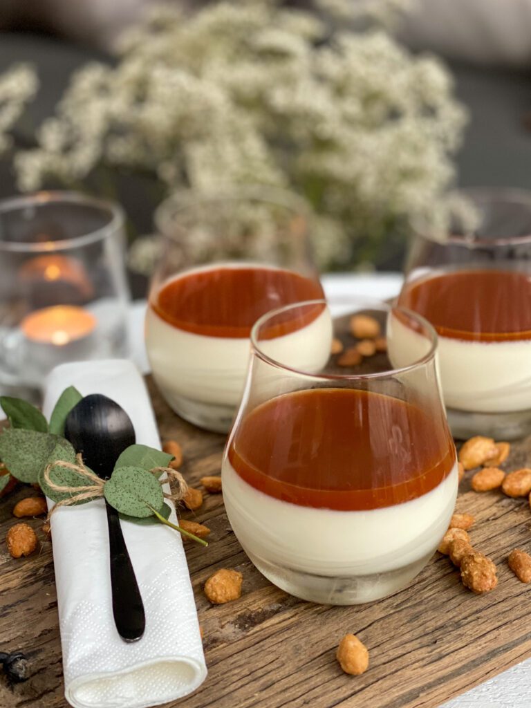 panna cotta maken met salted caramel en pinda's