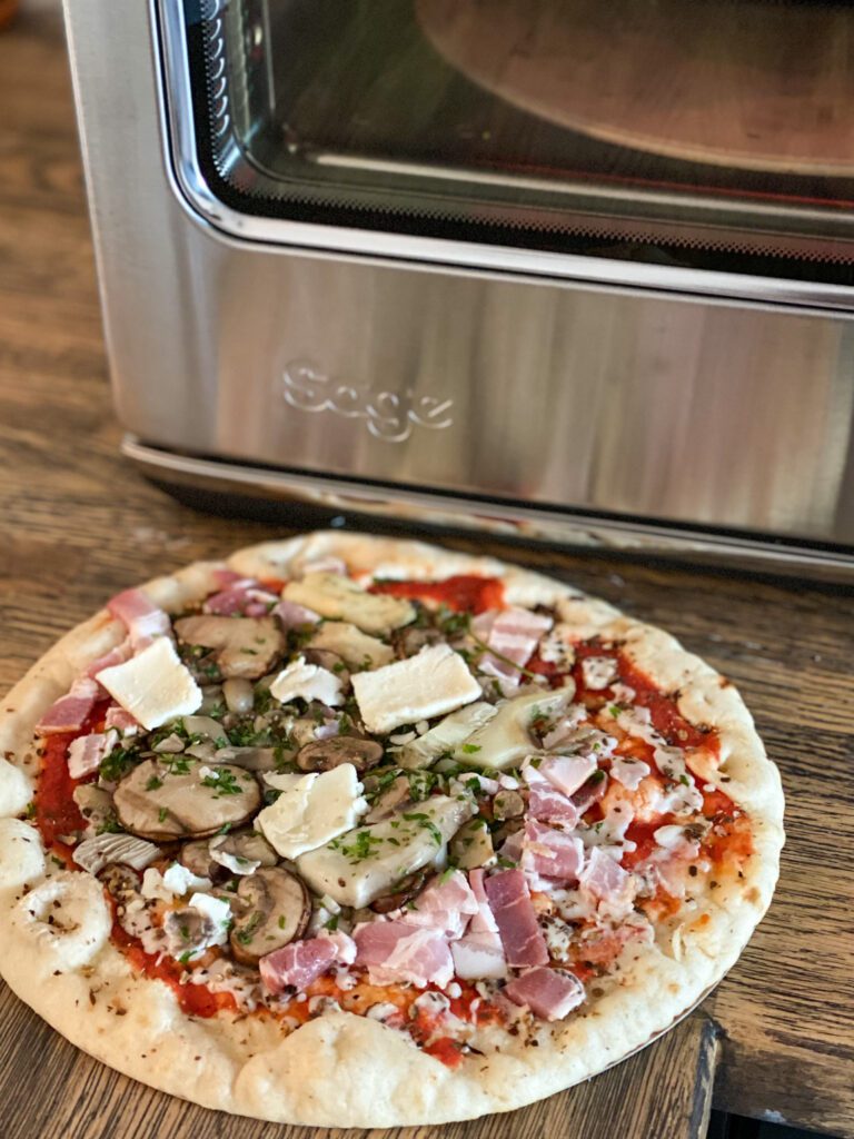 verse kant en klare pizza zelf bakken in een pizza oven