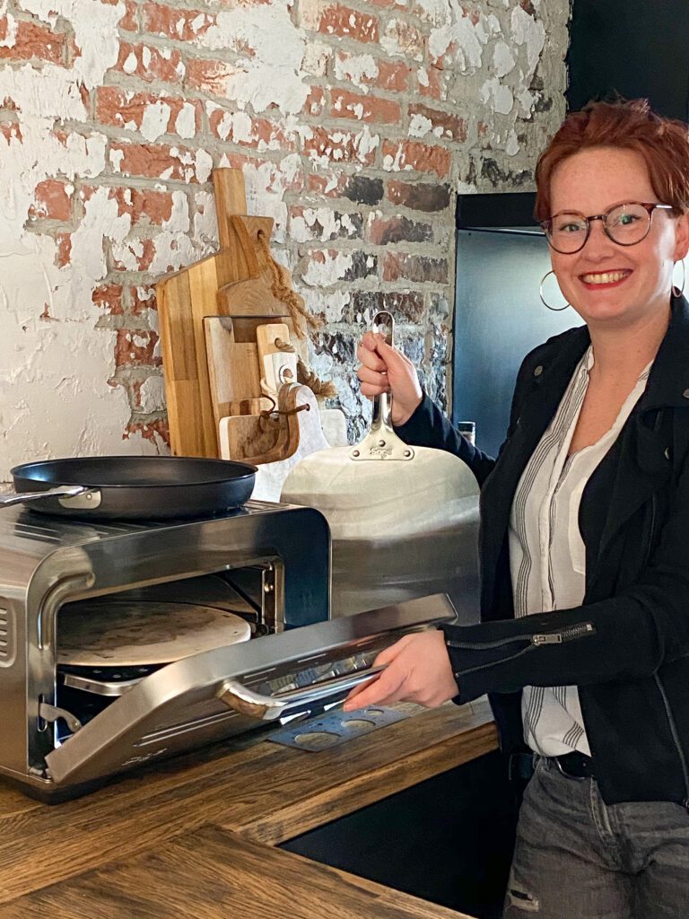 thuis zelf pizza baken met de pizzaioli pizza oven van Sage Appliances