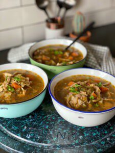 kippensoep met soepkip en Oosters tintje