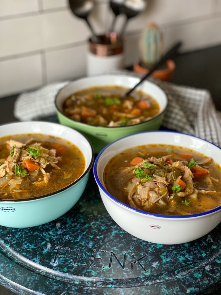 kippensoep met soepkip en Oosters tintje