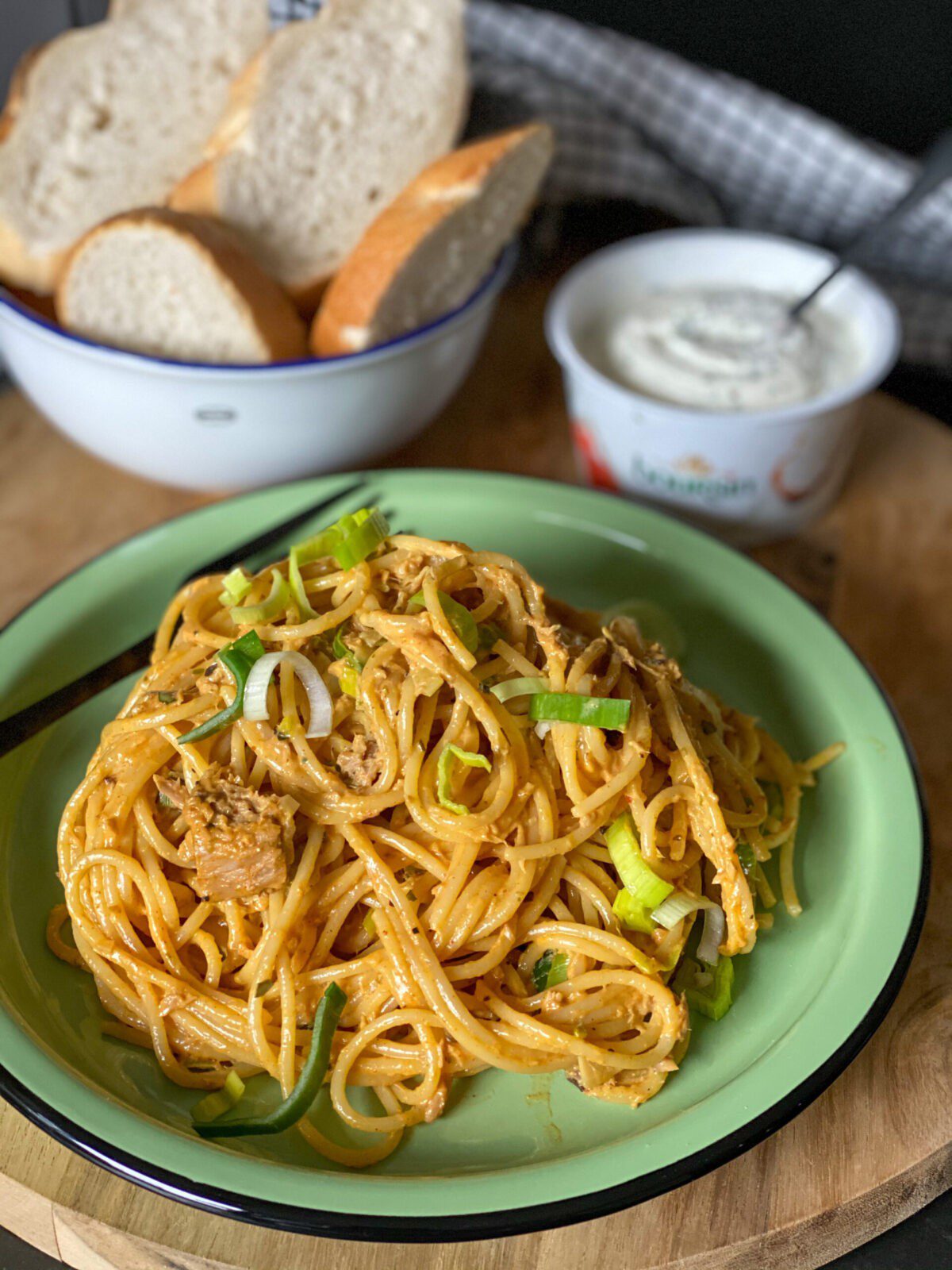 romige spaghetti met prei en tonijn