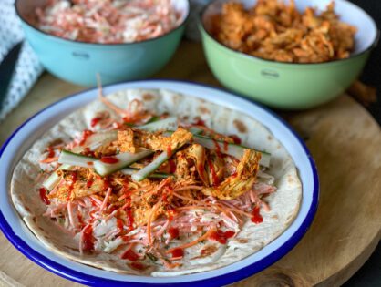 wraps met pulled chicken en coleslaw