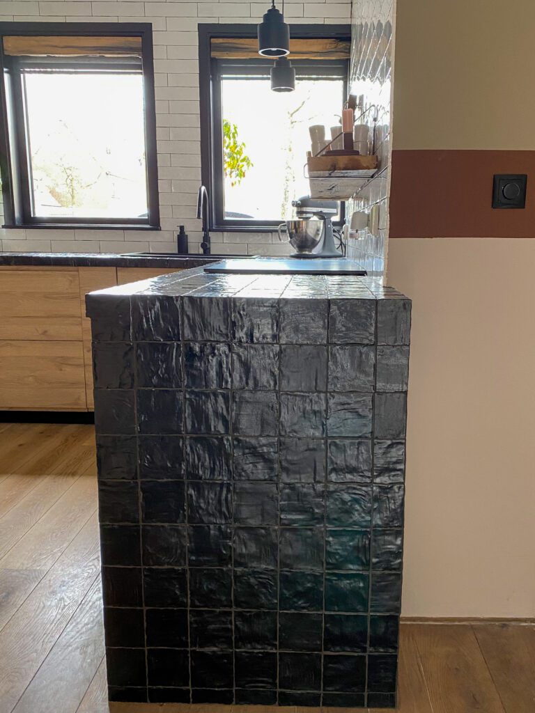 zwarte tegeltjes keuken 