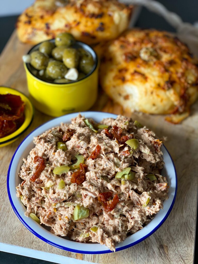 tonijnsalade met zongedroogde tomaat 