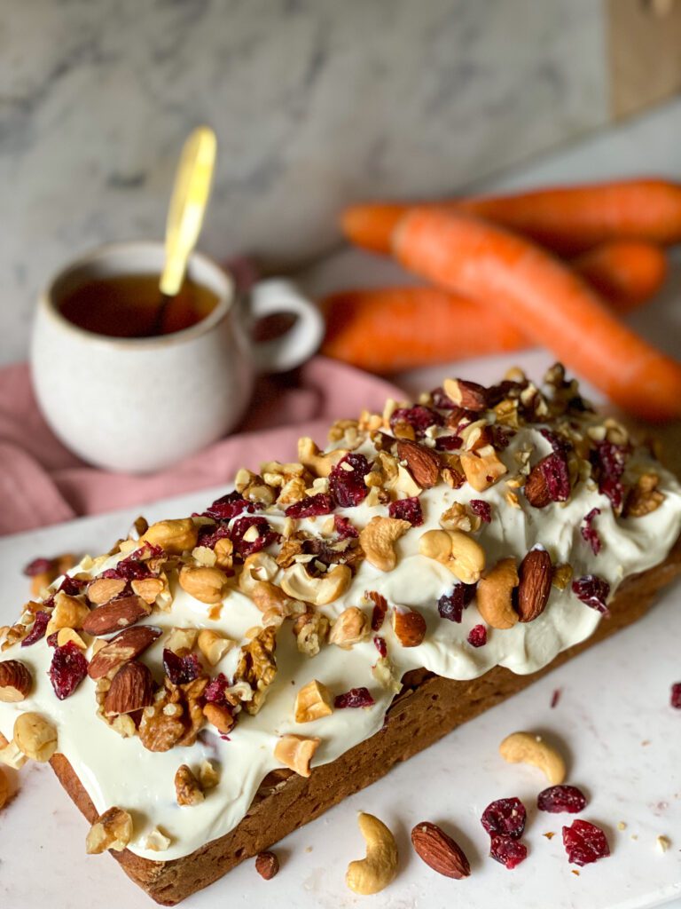 kruidige wortelcake met roomkaas glazuur recept