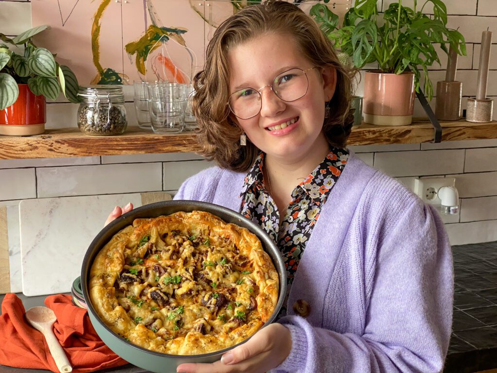 hartige prei taart met paddenstoelen