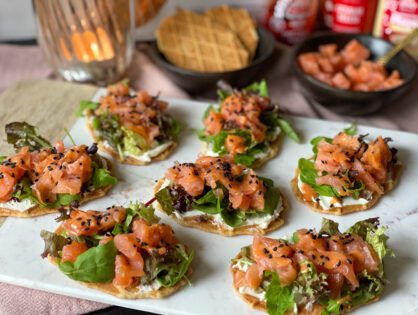 zalm op een toastje met pittige mayonaise