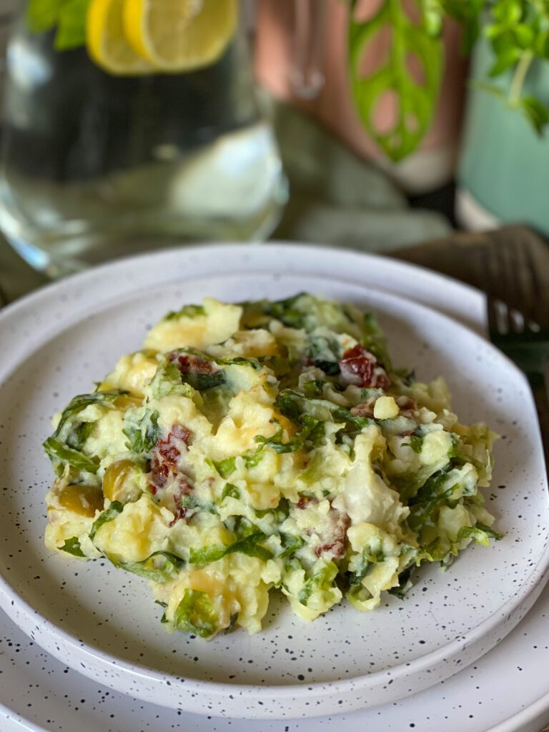 Italiaanse andijviestamppot met olijven zongedroogde tomaten
