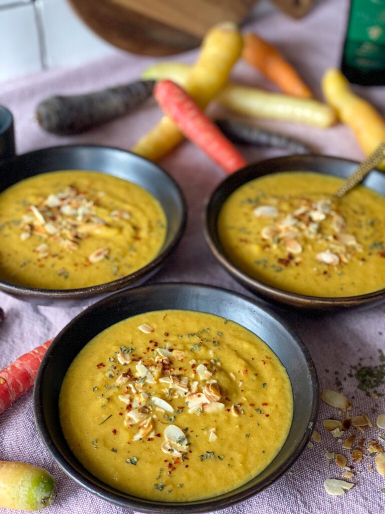 romige en kruidige wortelsoep