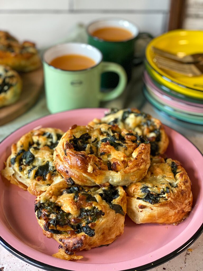 bladerdeegrolletjes met spinazie en feta