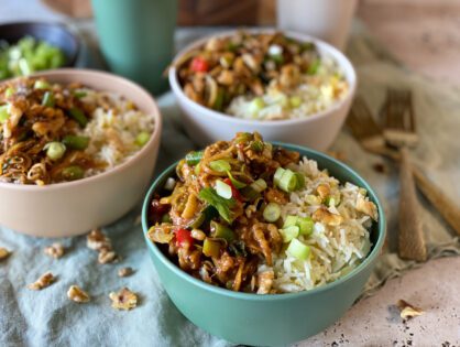 vegetarische Chinese roerbak met walnoten