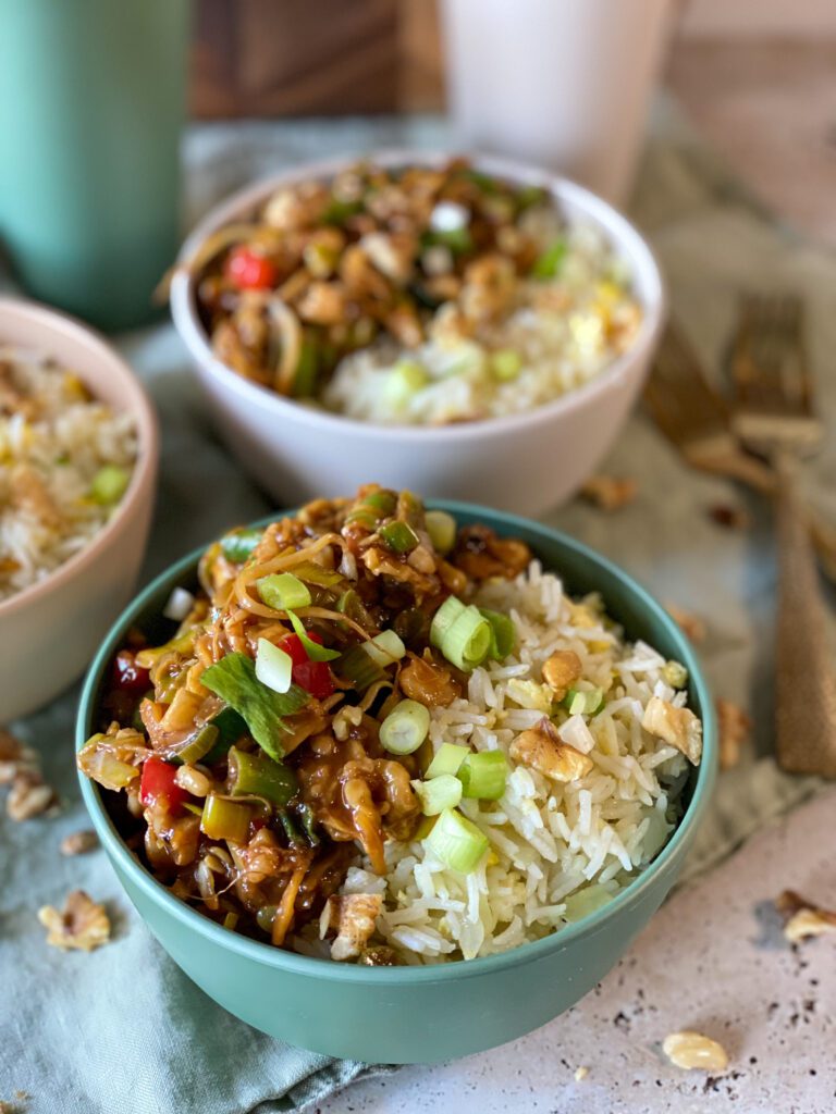 vegetarische Chinese roerbak met walnoten 