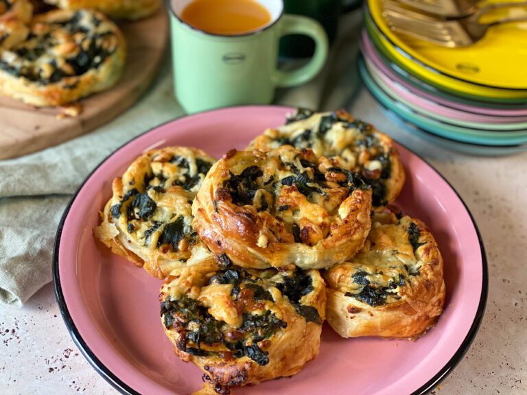 bladerdeegrolletjes met spinazie en feta