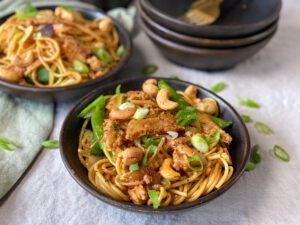 noedels met pittige oestersaus en vega kip