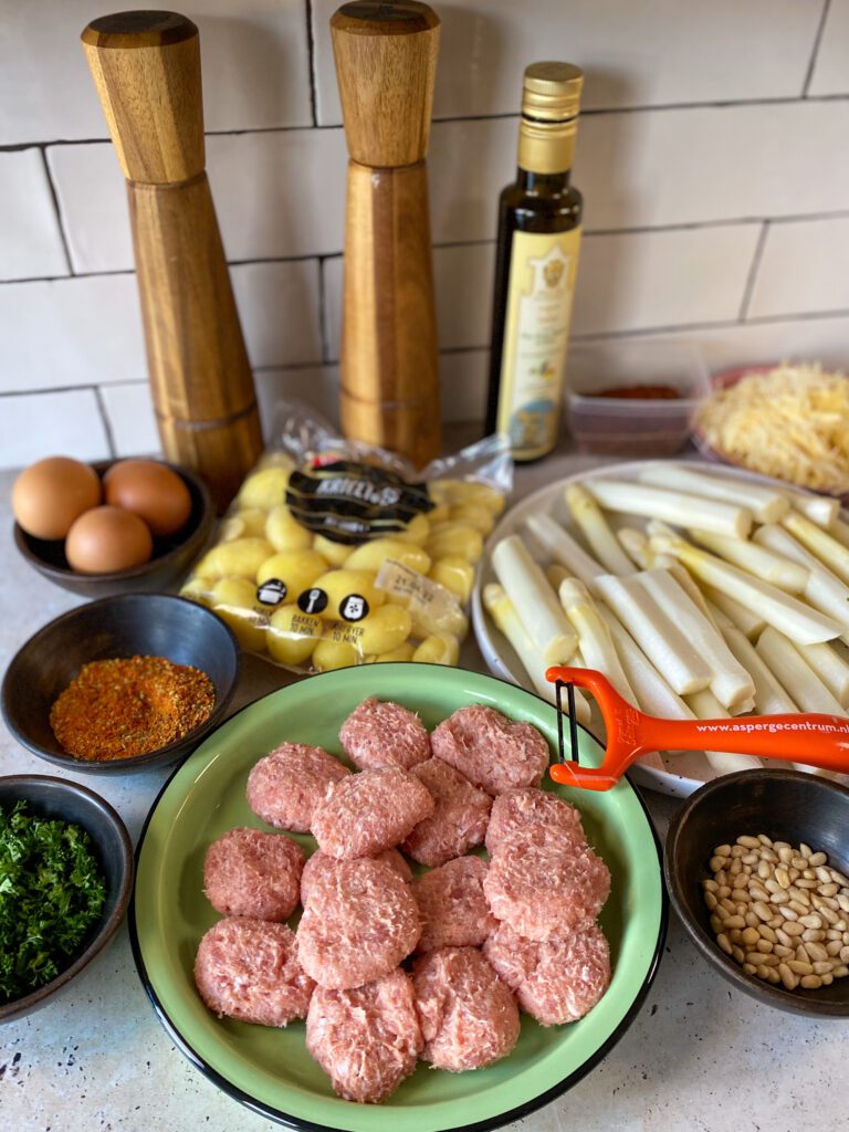 burgertjes maken van verse saucijsjes