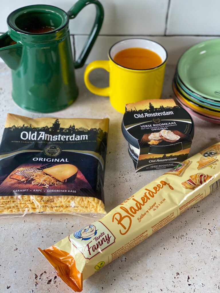 bladerdeeghapjes met kaas