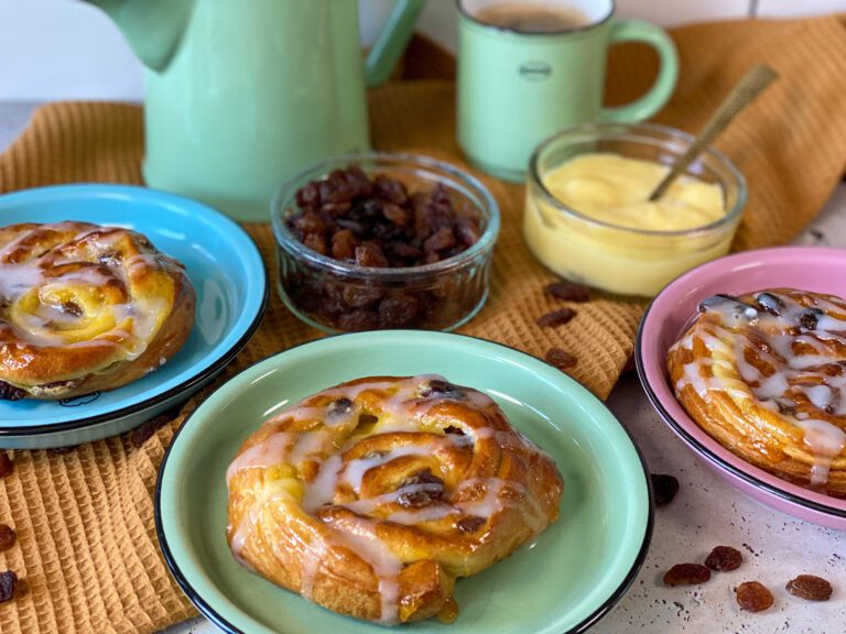 zelf koffiebroodjes maken van croissantdeeg