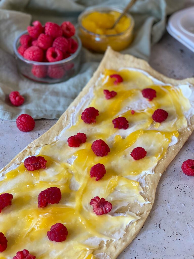 rolletjes met lemon curd en frambozen 