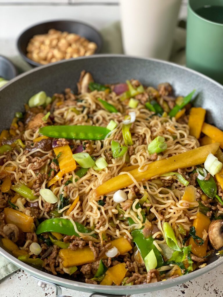 noedels met teriyakisaus en gehakt 