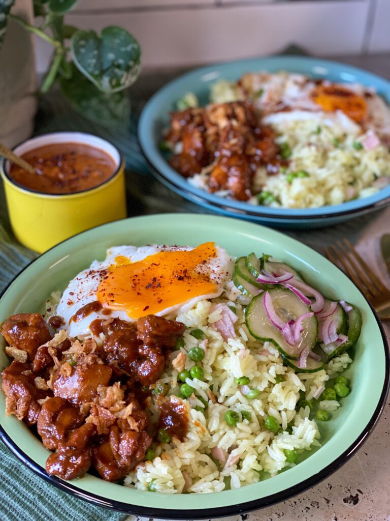 Rijst met kip ketjap en pindasaus