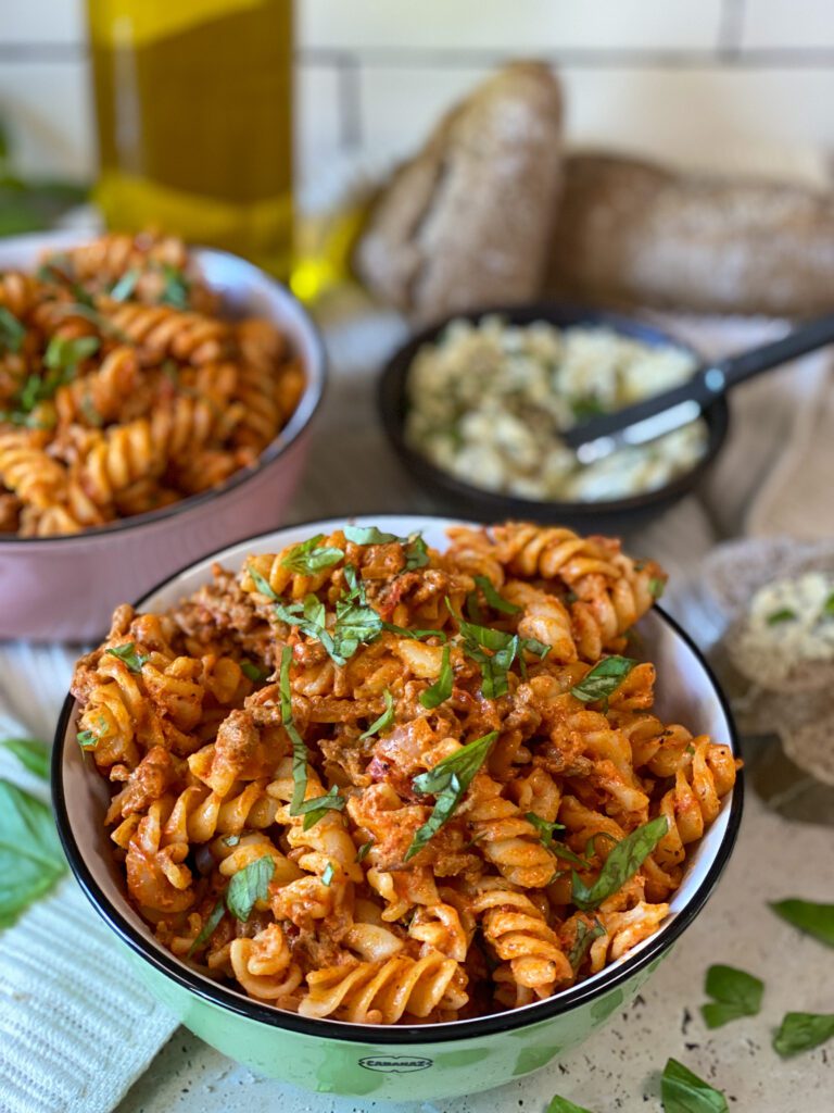 pasta in romige tomatensaus met gehakt