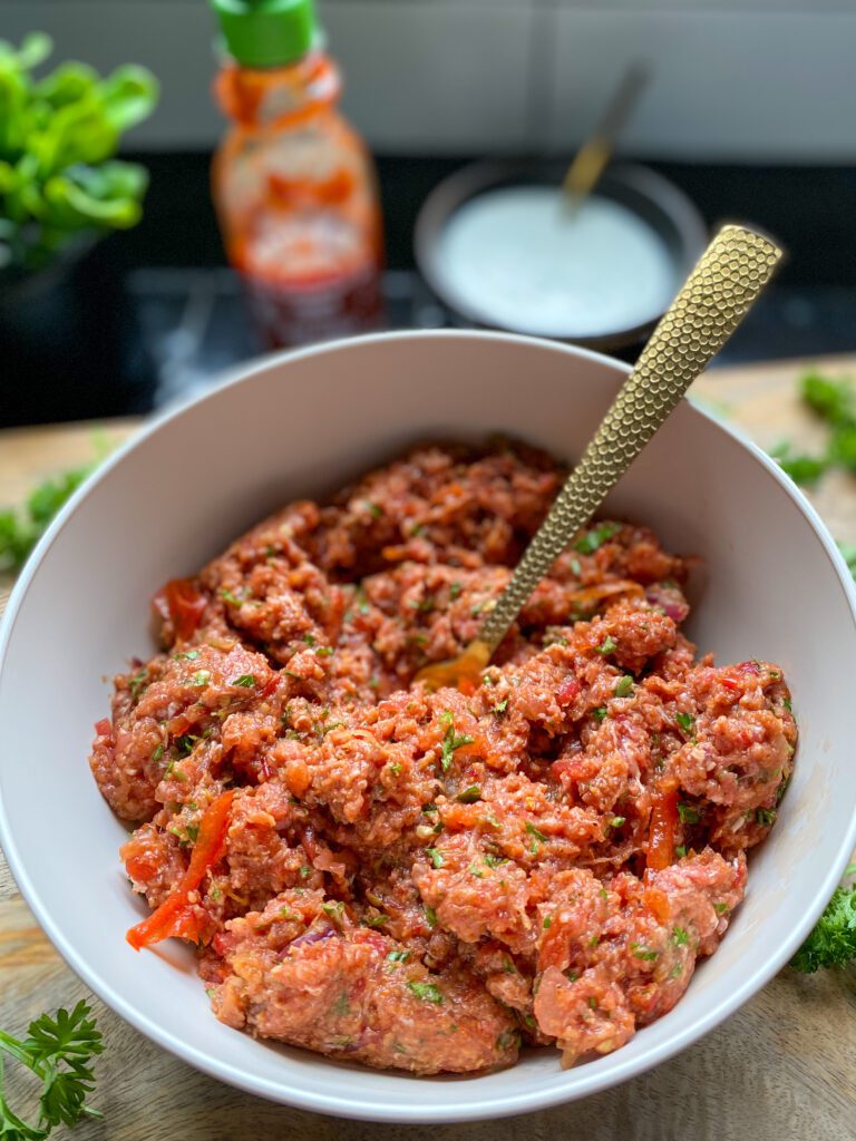 gehaktmengsel voor Turkse pizza te maken