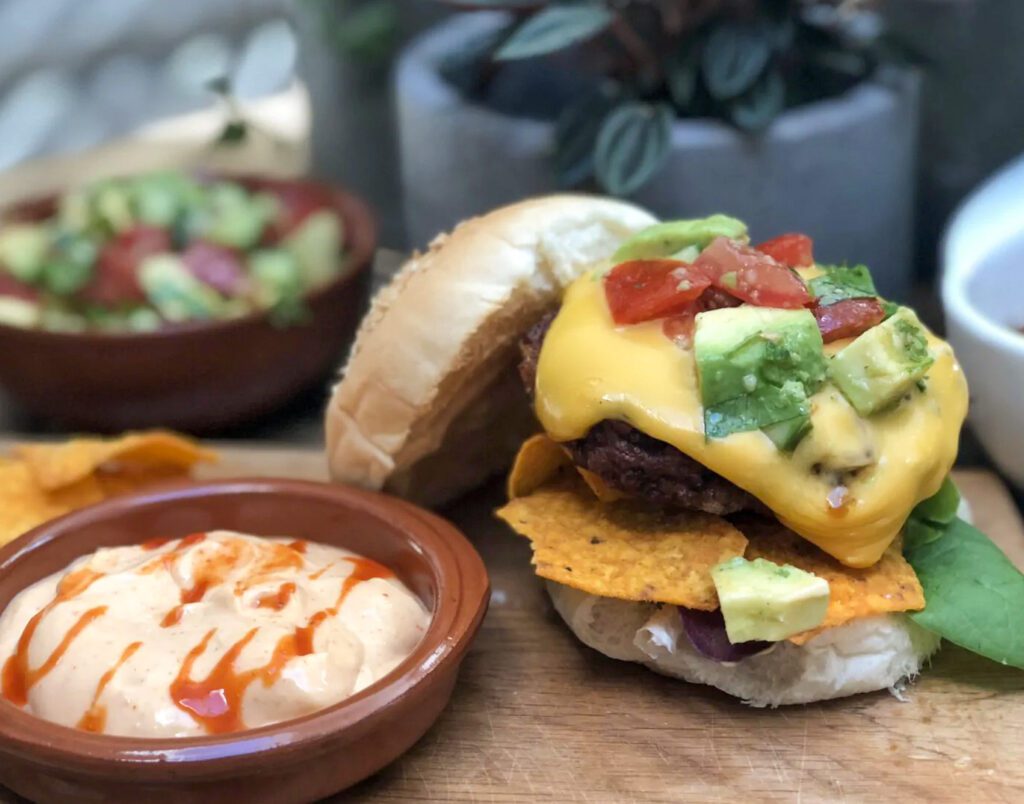 Mexicaanse kipburger met sriracha mayonaise