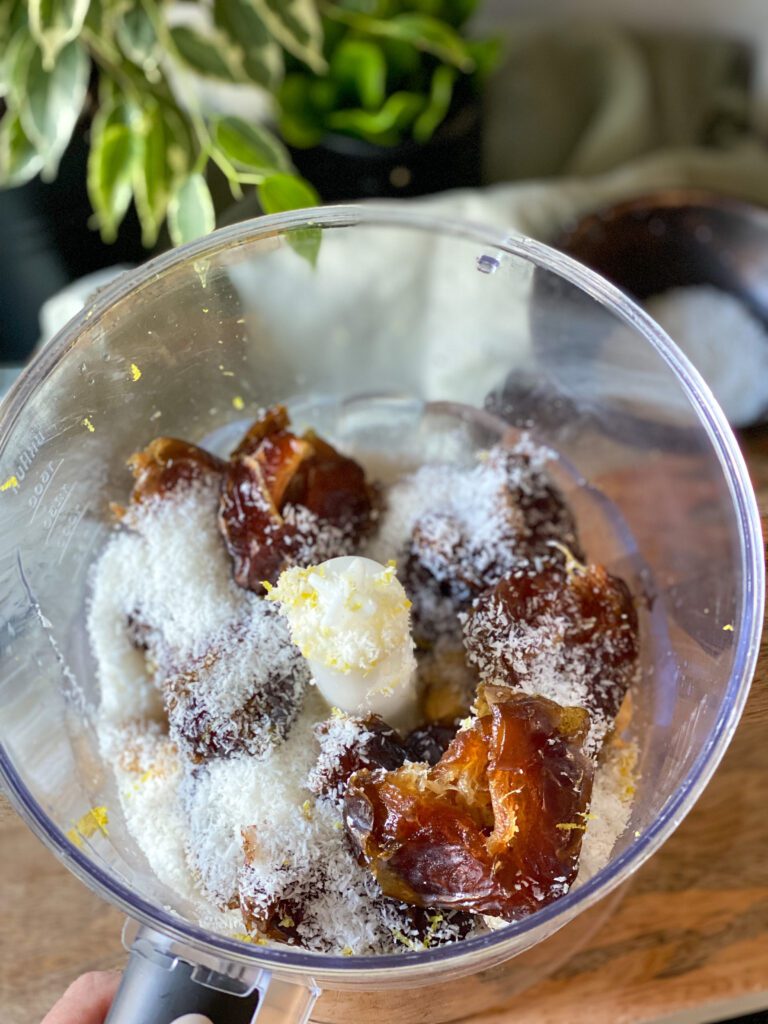 Dadelballetjes met citroen en hazelnoot