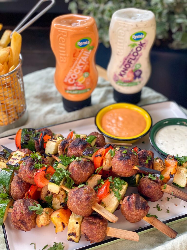 gehaktbal spiesjes met groenten van de bbq