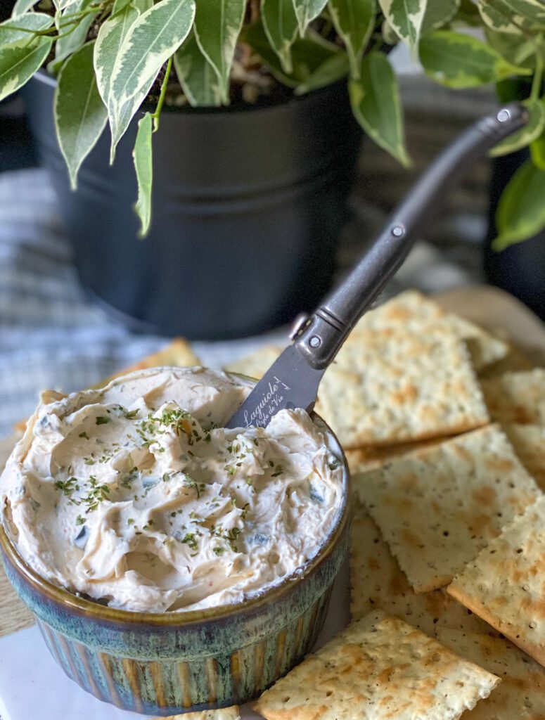 15 x salades op toast: pittige roomkaas met jalapeño