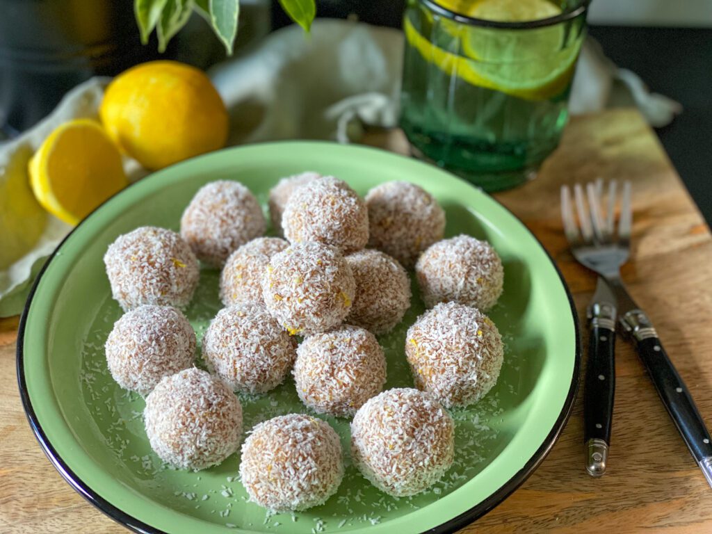 dadelballetjes met citroen en hazelnoten