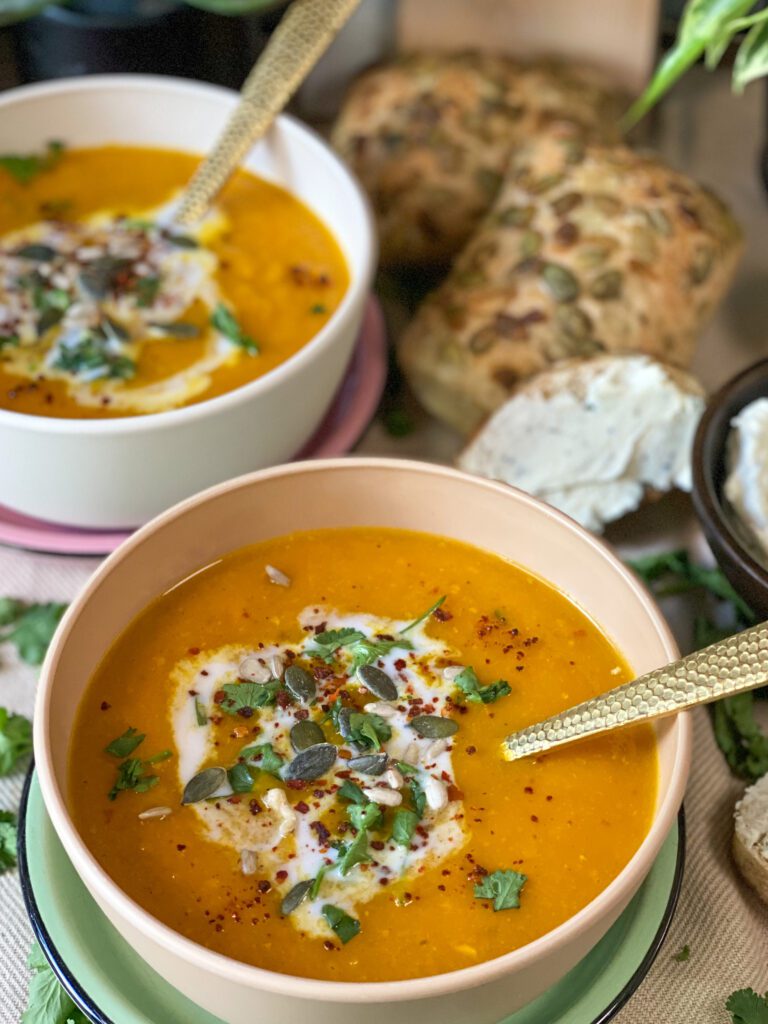 pompoensoep met wortel en rode curry